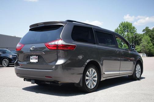 Predawn Gray Mica 2017 Toyota Sienna LE