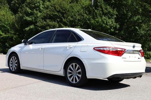 2016 Toyota Camry Hybrid XLE