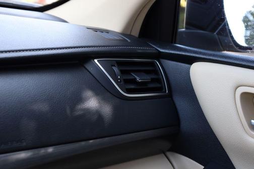 2016 Toyota Camry Hybrid XLE