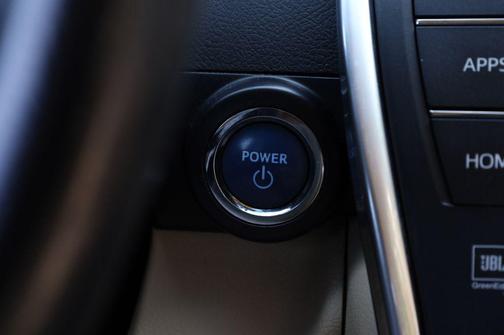 2016 Toyota Camry Hybrid XLE
