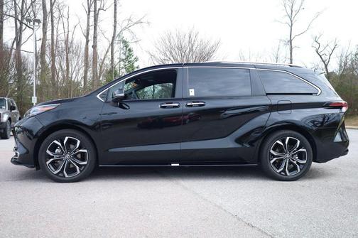 2025 Toyota Sienna Platinum