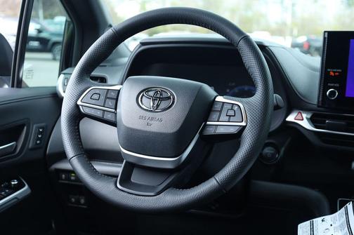 2025 Toyota Sienna Platinum