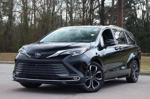 2025 Toyota Sienna Platinum