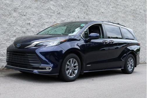 2021 Toyota Sienna XLE 8 Passenger