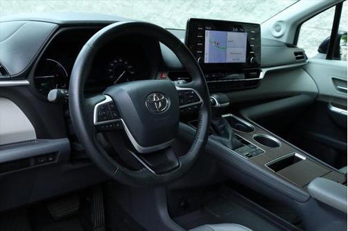 2021 Toyota Sienna XLE 8 Passenger