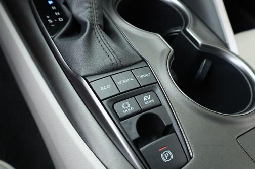 2024 Toyota Camry Hybrid SE