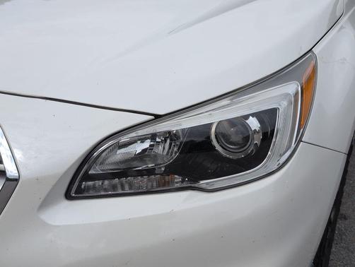 Crystal White Pearl 2017 Subaru Outback 2.5i Limited