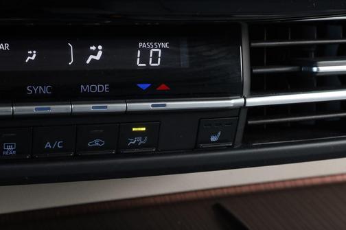 2024 Toyota Sienna XLE 8 Passenger