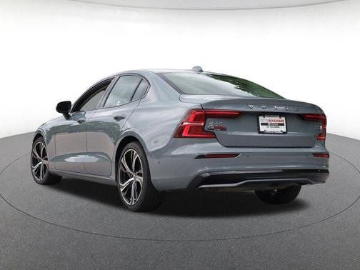 Thunder Grey Metallic 2023 Volvo S60 B5 Plus Dark Theme