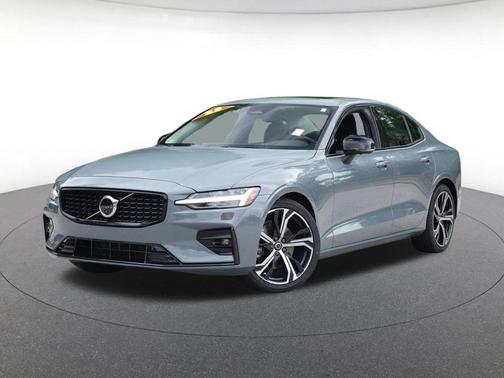Thunder Grey Metallic 2023 Volvo S60 B5 Plus Dark Theme