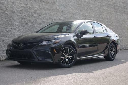Midnight Black Metallic 2023 Toyota Camry SE