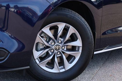 2025 Toyota Sienna LE