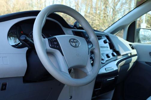 2011 Toyota Sienna LE