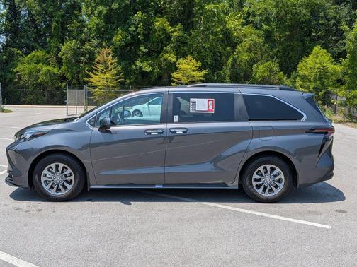 Magnetic Gray Metallic 2025 Toyota Sienna XLE