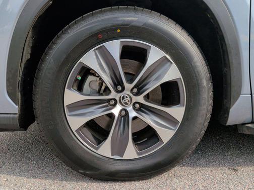 Moon Dust 2021 Toyota Highlander XLE