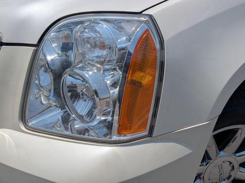 White Diamond Tricoat 2012 GMC Yukon XL 1500 SLT