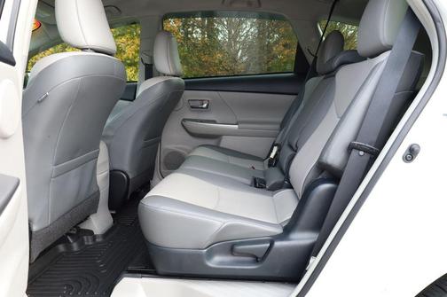 2017 Toyota Prius v Five