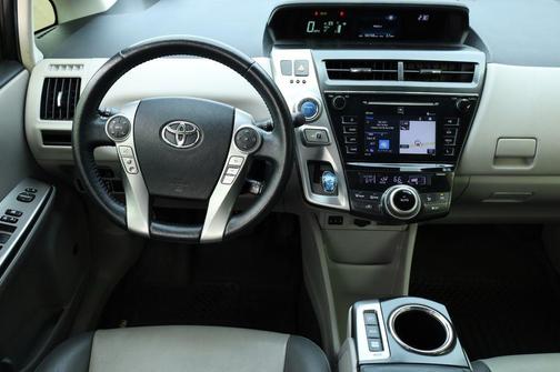 2017 Toyota Prius v Five