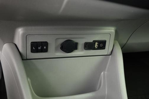 2017 Toyota Prius v Five