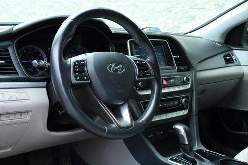 2018 Hyundai SONATA SEL
