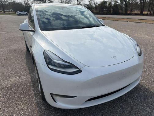 Pearl White Multi-Coat 2023 Tesla Model Y Long Range Dual Motor All-Wheel Drive