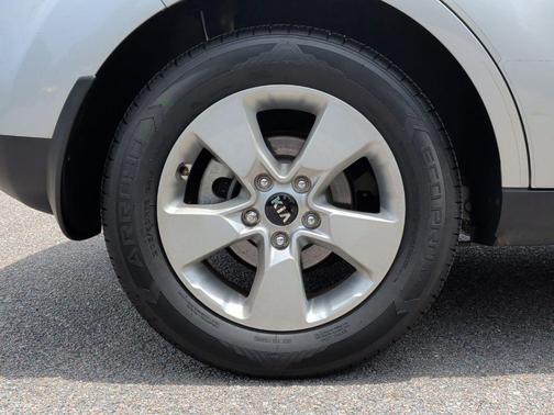 Bright Silver 2017 Kia Soul Base
