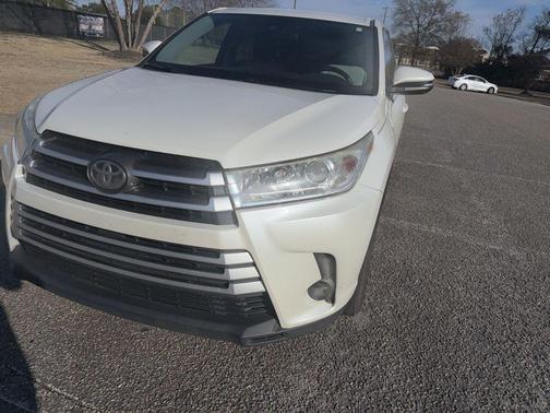 2019 Toyota Highlander LE I4