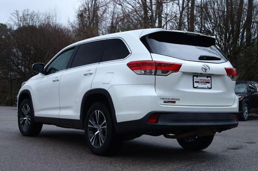 2019 Toyota Highlander LE I4