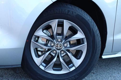 2023 Toyota Sienna XLE