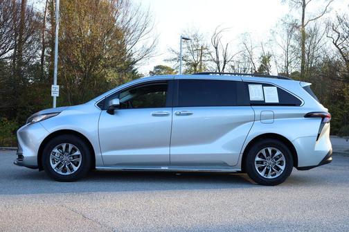 2023 Toyota Sienna XLE