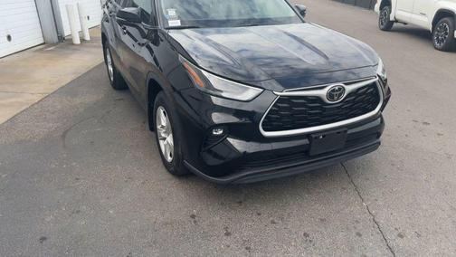 Midnight Black Metallic 2024 Toyota Highlander LE