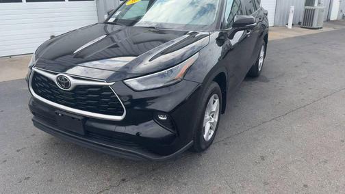 Midnight Black Metallic 2024 Toyota Highlander LE