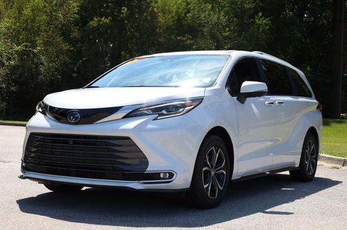2025 Toyota Sienna Platinum 7 Passenger