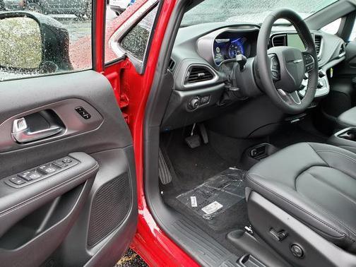 2026 Chrysler Pacifica L