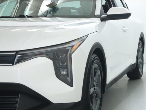Snow White Pearl 2025 Kia K4 LXS