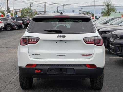 Bright White Clearcoat 2026 Jeep Compass Trailhawk