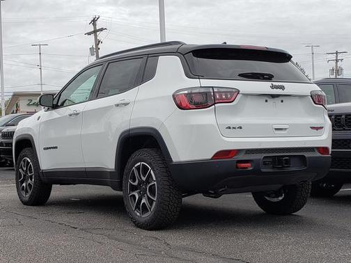 Bright White Clearcoat 2026 Jeep Compass Trailhawk