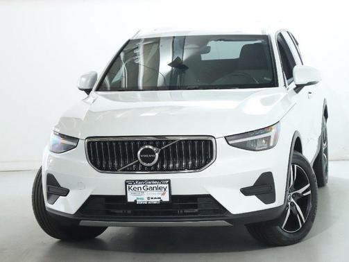 2024 Volvo XC40 B5 Core