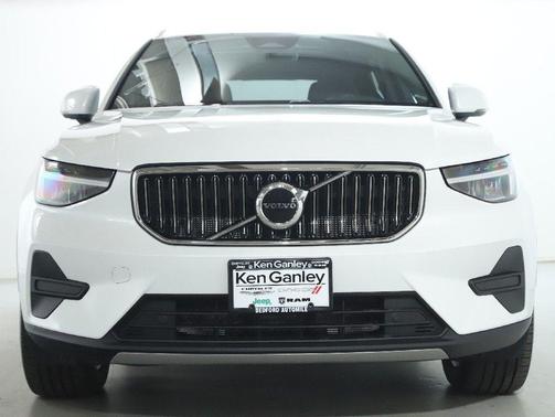 2024 Volvo XC40 B5 Core