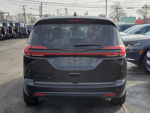 2026 Chrysler Pacifica L
