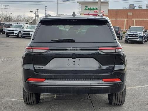 Diamond Black Crystal Pearlcoat 2026 Jeep Grand Cherokee Limited