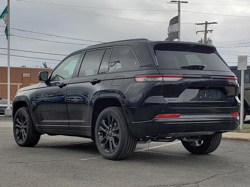 Diamond Black Crystal Pearlcoat 2026 Jeep Grand Cherokee Limited