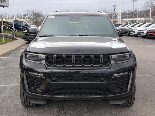 Diamond Black Crystal Pearlcoat 2026 Jeep Grand Cherokee Limited