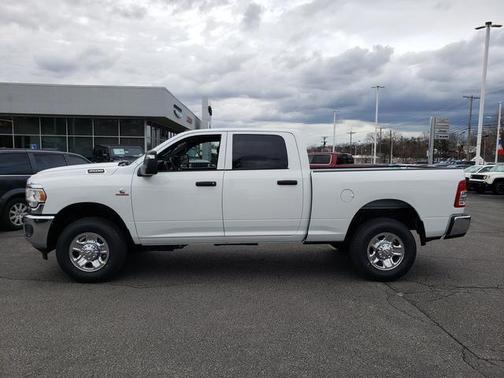 2024 RAM 3500 Tradesman Crew Cab 4x4 6'4' Box
