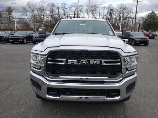 2024 RAM 3500 Tradesman Crew Cab 4x4 6'4' Box
