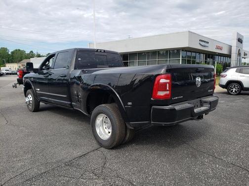 2024 RAM 3500 Limited Crew Cab 4x4 8' Box