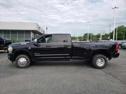 2024 RAM 3500 Limited Crew Cab 4x4 8' Box