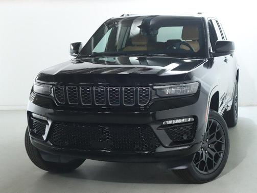 Diamond Black Crystal Pearlcoat 2025 Jeep Grand Cherokee Summit