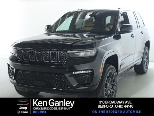 Diamond Black Crystal Pearlcoat 2025 Jeep Grand Cherokee Summit