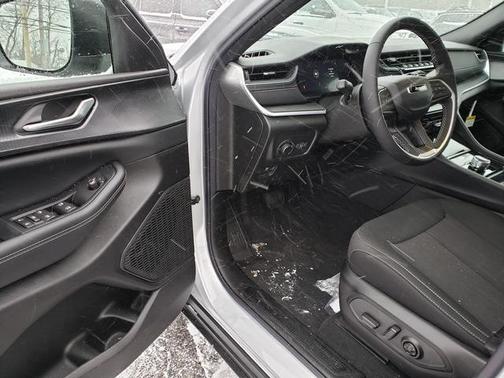 Silver Zynith 2025 Jeep Grand Cherokee L Laredo